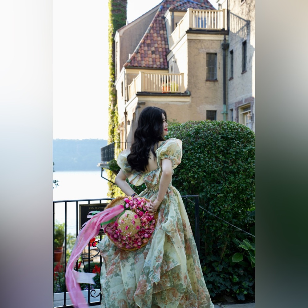 Selkie Collections Butter Rose in Bloom Bridal Gown with Foldable Train S - Picture 4 of 14
